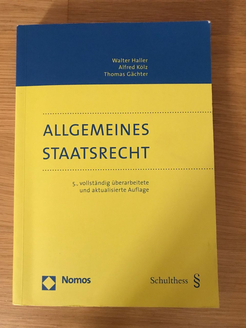 Libri: Allgemeines Staatsrecht – Usato da Kerzers venduto da lil_rz7g