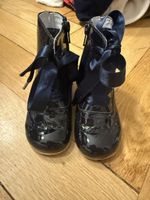 Dunkelblaue Stiefeletten in Lackleder in Grösse 25