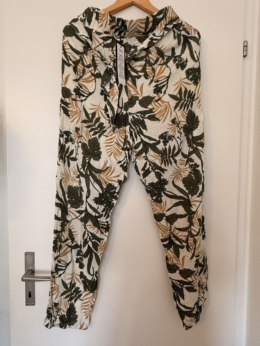 Pantaloni: Sommer Hose neu mit Etikett  – Nuovo e nell'imballaggio originale da Belp venduto da Lu96