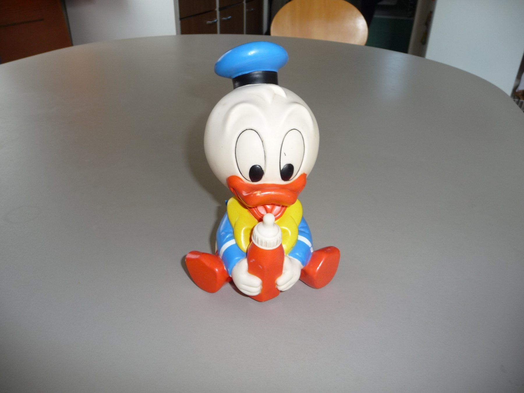 Disney Statuette: Donald Duck Baby 1986 – Usato da Neftenbach venduto da sorge