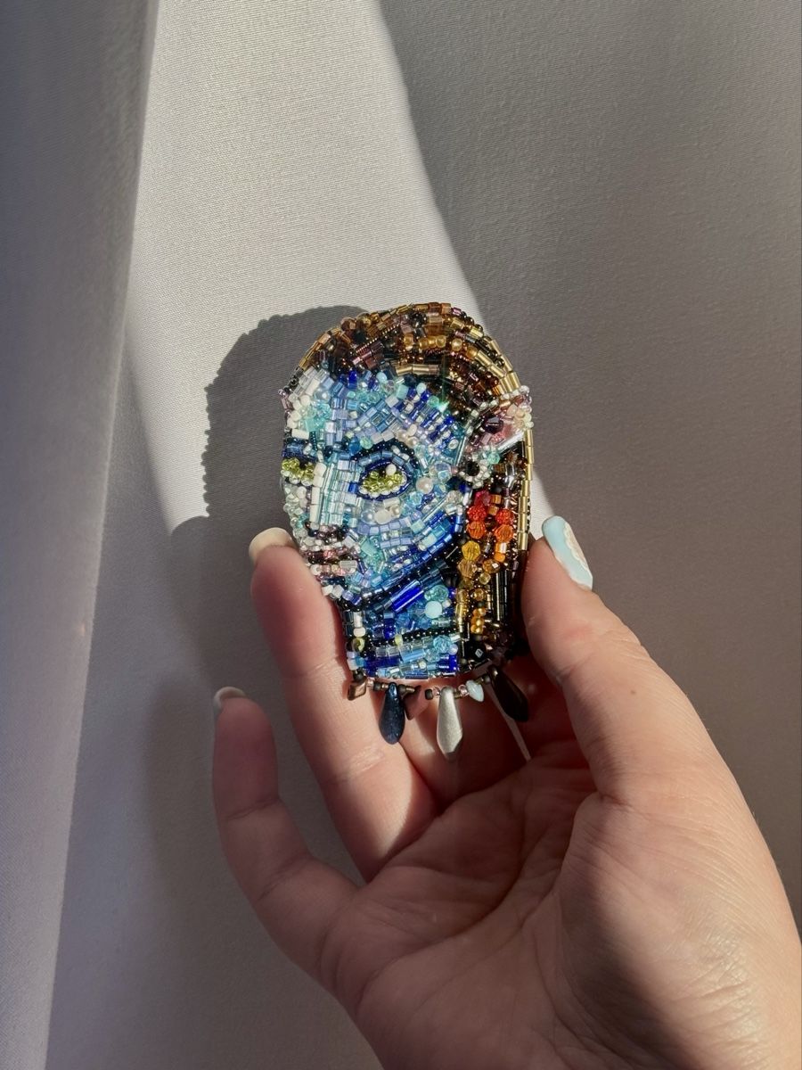 Spille & Fermagli: Avatar beaded brooch  – Nuovo e nell'imballaggio originale da Glattpark(Opfikon) venduto da olg_g9wb