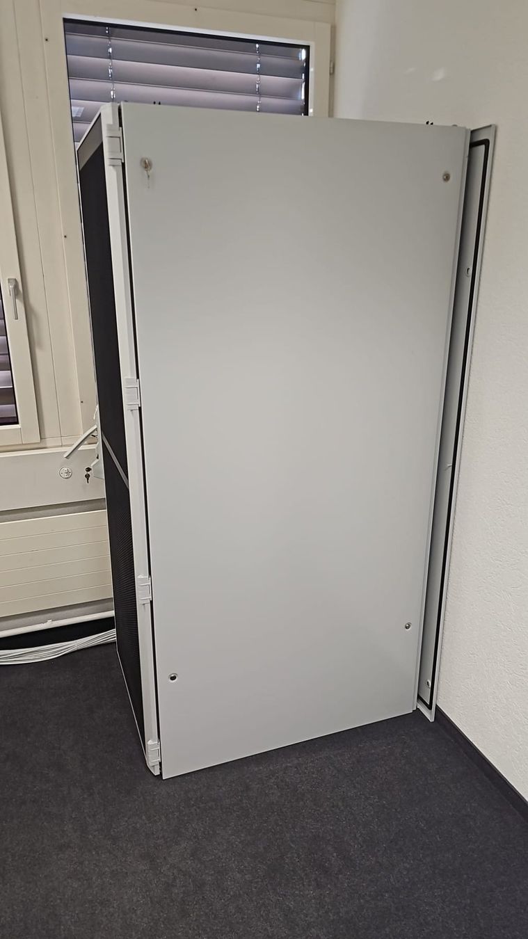 Rittal Racks & Ständer: Rittal-Serverschrank / Netzwerkschrank – Gebraucht aus Mühlrüti von Yu-Gi-Oh_Sale 1