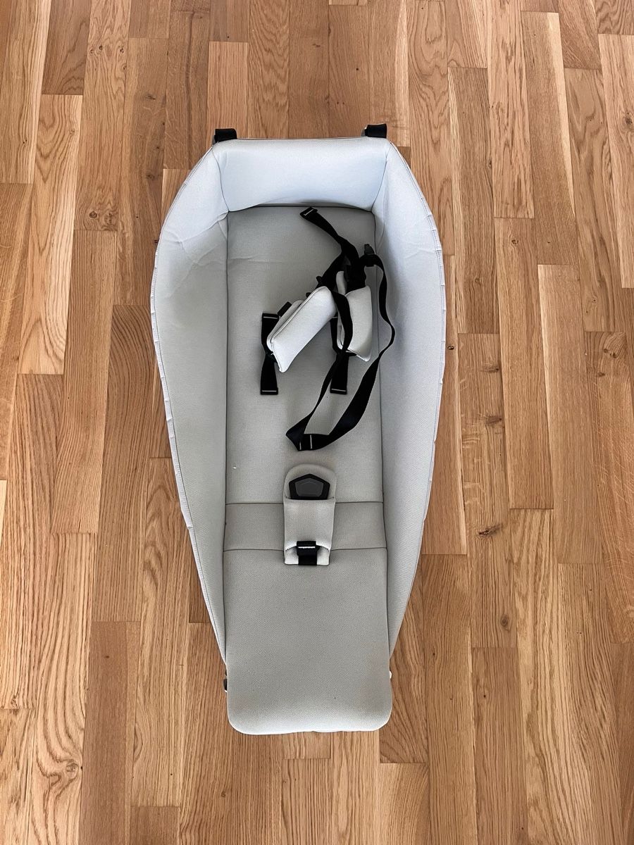 Thule Carrozzine: Thule Chariot infant Sling – Usato da St Gallen venduto da jof_86n2