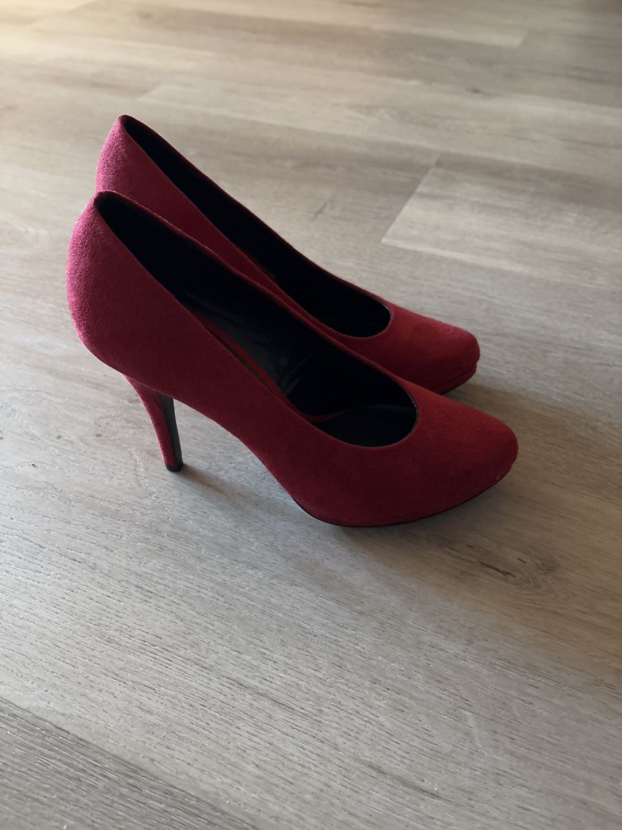 Graceland Scarpe da donna: Rote Graceland Pumps Grösse 40 – Nuovo (secondo la descrizione) da Linden venduto da martina_iwana 1