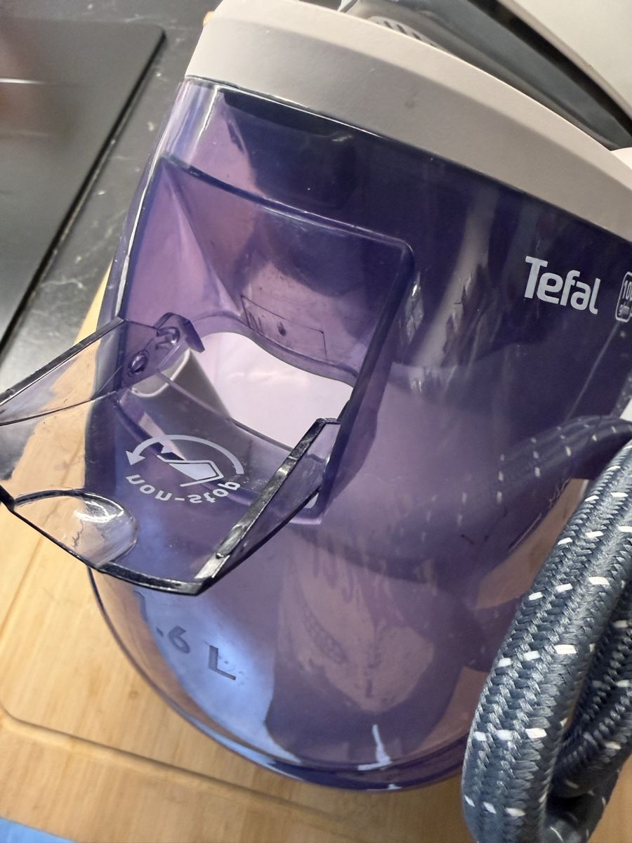 Tefal Bügeleisen: Centrale vapeur Tefal Express Compact GV7085  – Neu (gemäss Beschreibung) aus Lausanne von Doudoutze 6