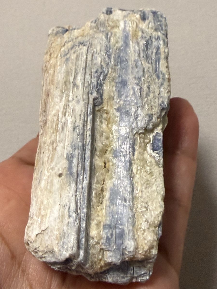 Minerali & Pietre curative: Kyanit Kristall  – Usato da Oberhof venduto da RealStone