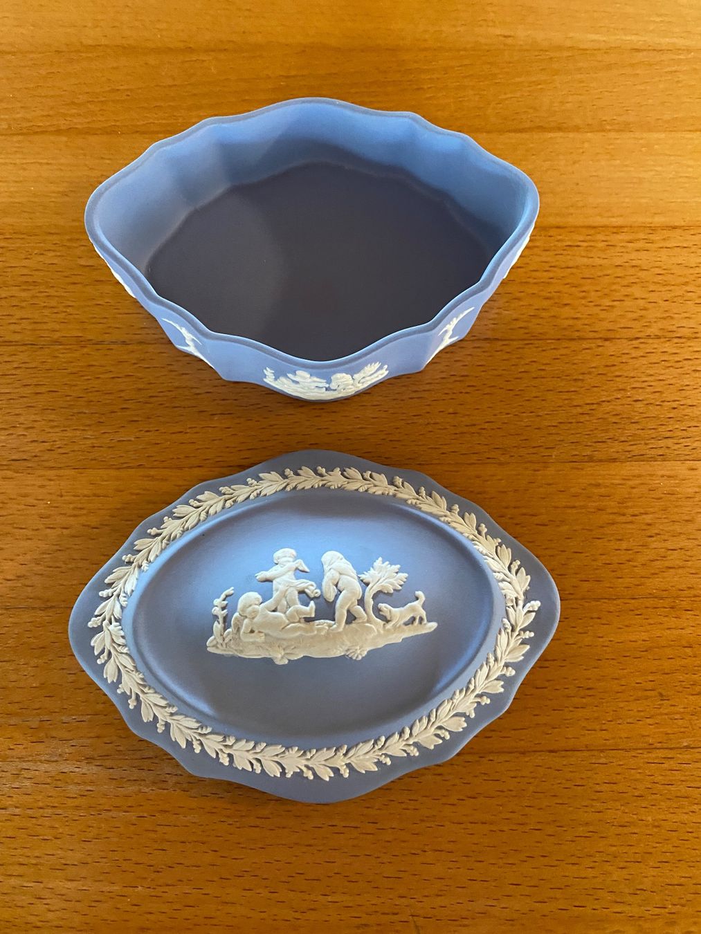 Set di piatti: Wedgwood Dose Jasperblau – Usato da Salenstein venduto da animay 1