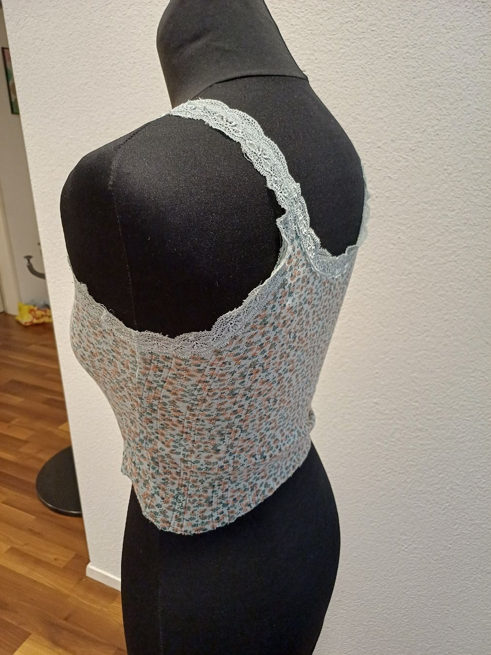 Tops: BDG Top Blumenmuster Grösse XS – D'occasion à Winterthur par Smily-_- 1