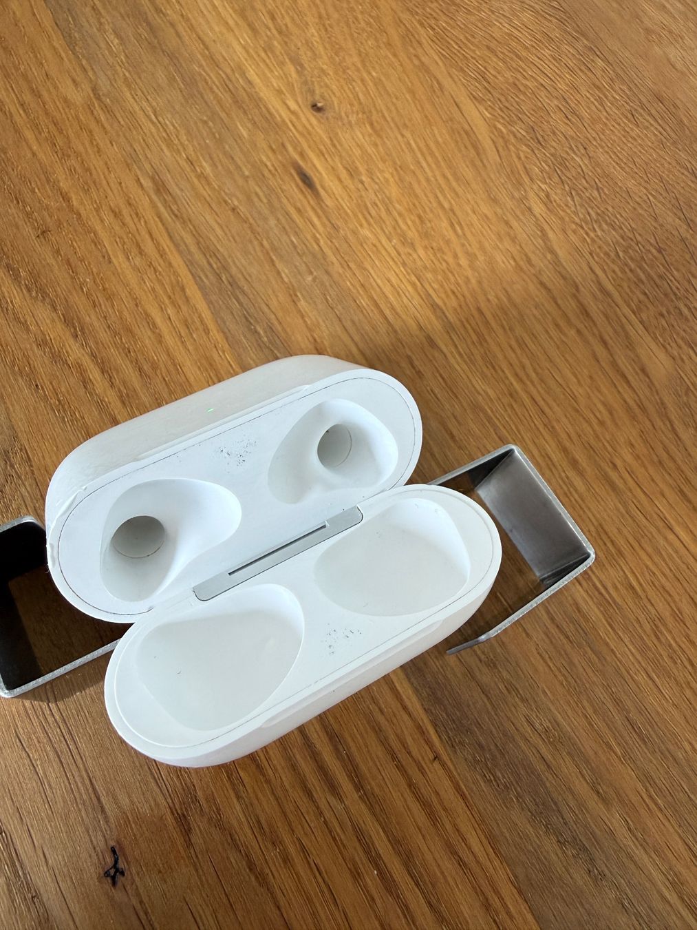 Apple Cuffie: APPLE AirPods 3 Charging Case – Usato da Lausanne venduto da Nine1982 2