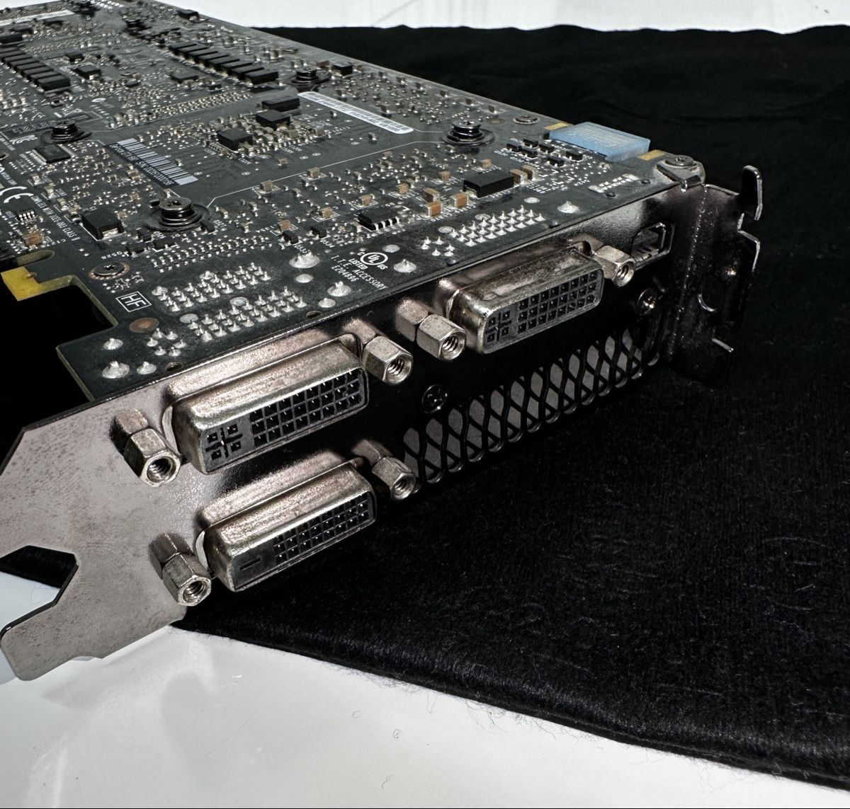 Nvidia Grafikkarten: NVIDIA GeForce GTX 690 4GB – Gebraucht aus Ballwil von S.A_62 4