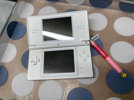 Nintendo DS mit 20 Spielen und Zubehör