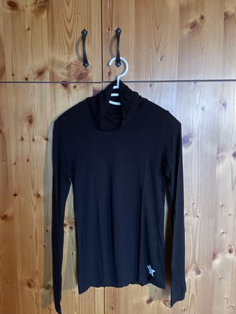 pull noir col roulé 