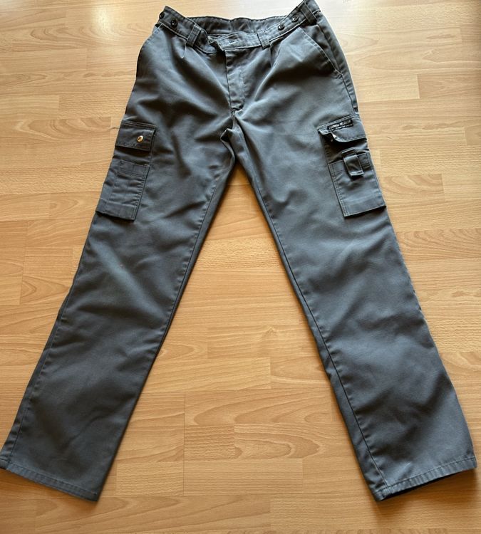 Pantaloni: Arbeitshose / Cargohose, grau, Gr. 38/40 – Usato da Neukirch-Egnach venduto da Phion 6