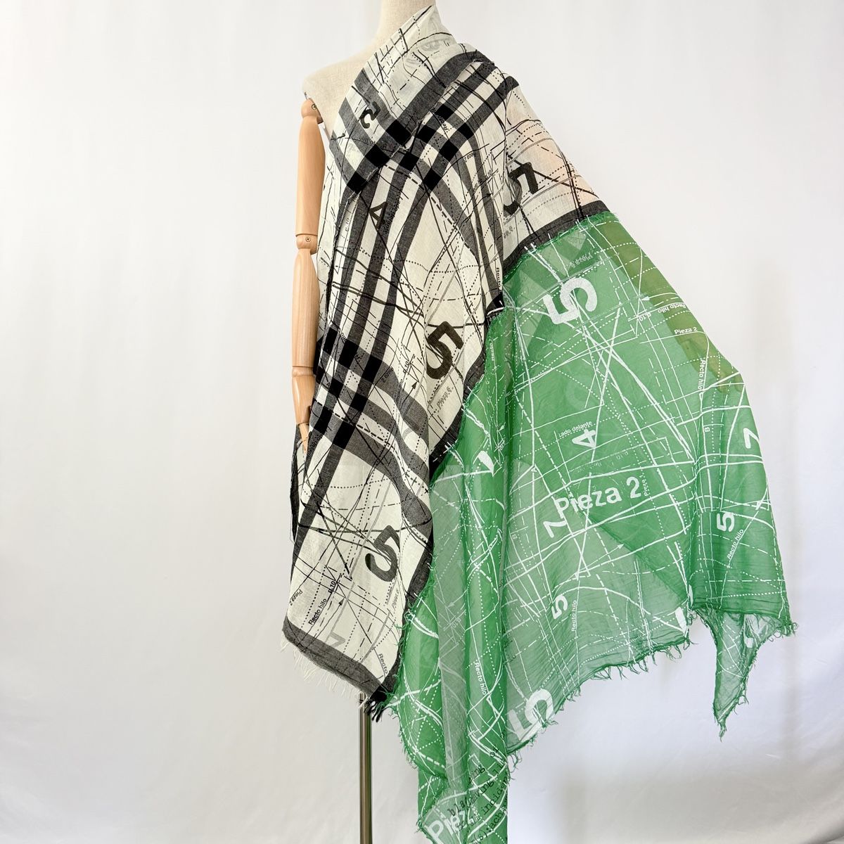 Rundholz Foulards, Tücher & Schals: RUNDHOLZ New Large Scarf – Neu (gemäss Beschreibung) aus Freienbach von Avviivva_Shop