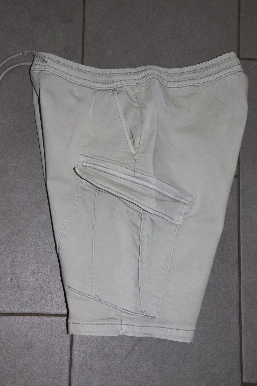 Pantaloni: Herren Jeansshorts Gr.M – Usato da Oberwil-Lieli venduto da Svetlana28 3
