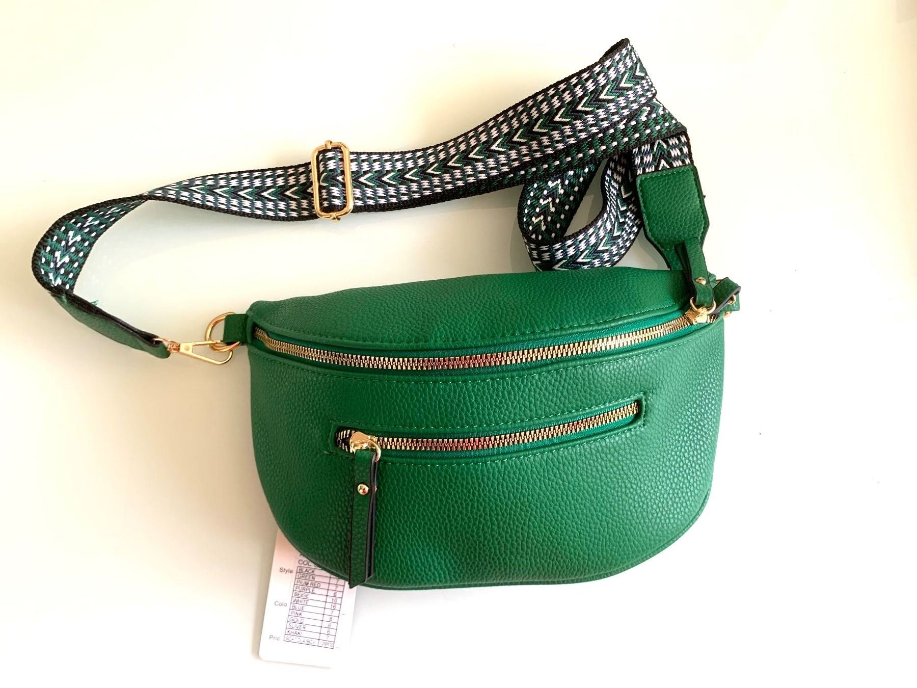 Taschen für Damen: BAUCHTASCHE, UMHÄNGETASCHE Grün – Neu und originalverpackt aus Adliswil von Jessik0 1