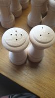 10 set de salières et poivrières en bois brut 