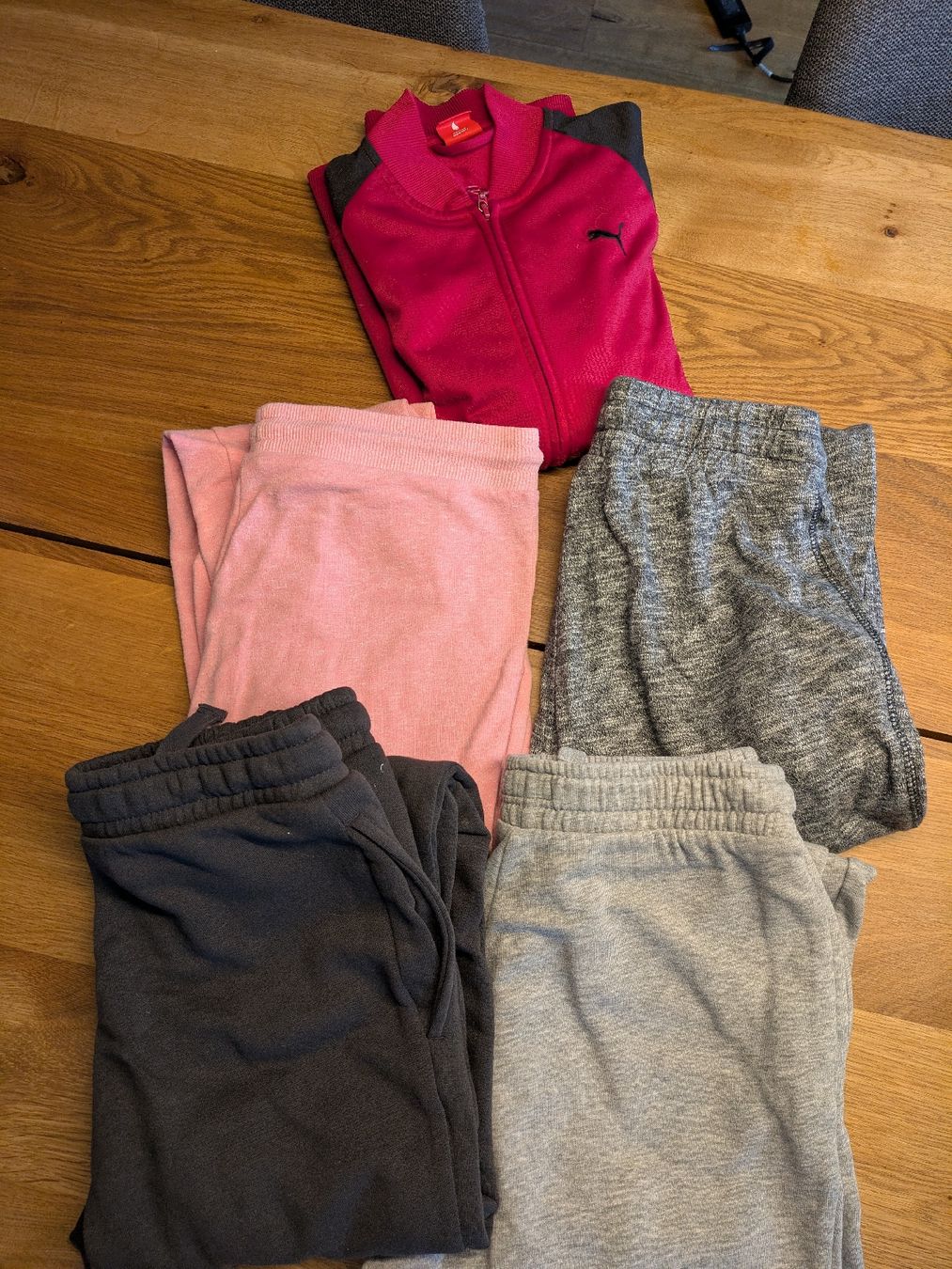Lotti & Set di vestiti: Sportset 152 – Usato da Meiringen venduto da Ninataborda