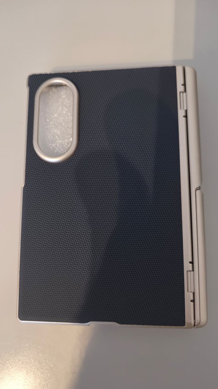 Samsung Covers & Schutzfolien: Samsung Fold 8 Cover – Neu und originalverpackt aus Wängi von Maelstrom 3