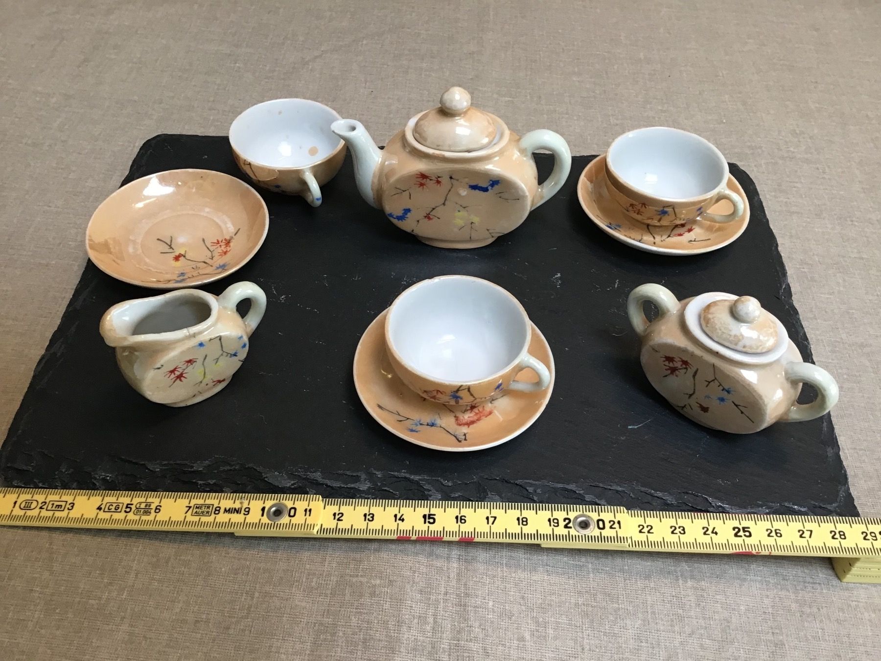 Set di piatti: Altes Miniaturgeschirr / Tee - Kaffeeservice – Usato da Riehen venduto da Bibo 1