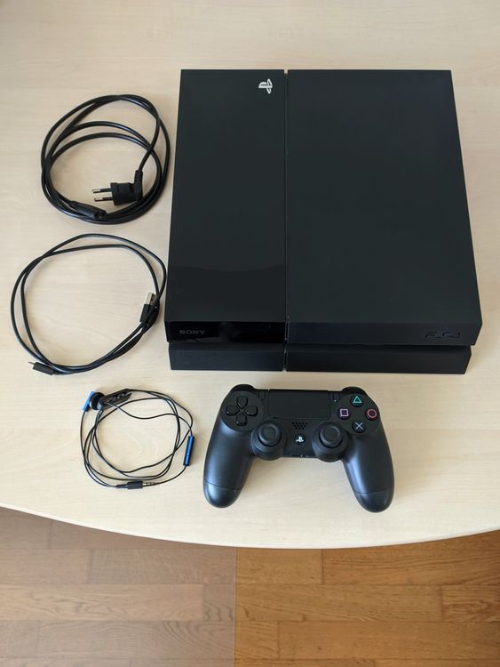 PS4 (Playstation 4); + 1 Controller | Kaufen auf Ricardo