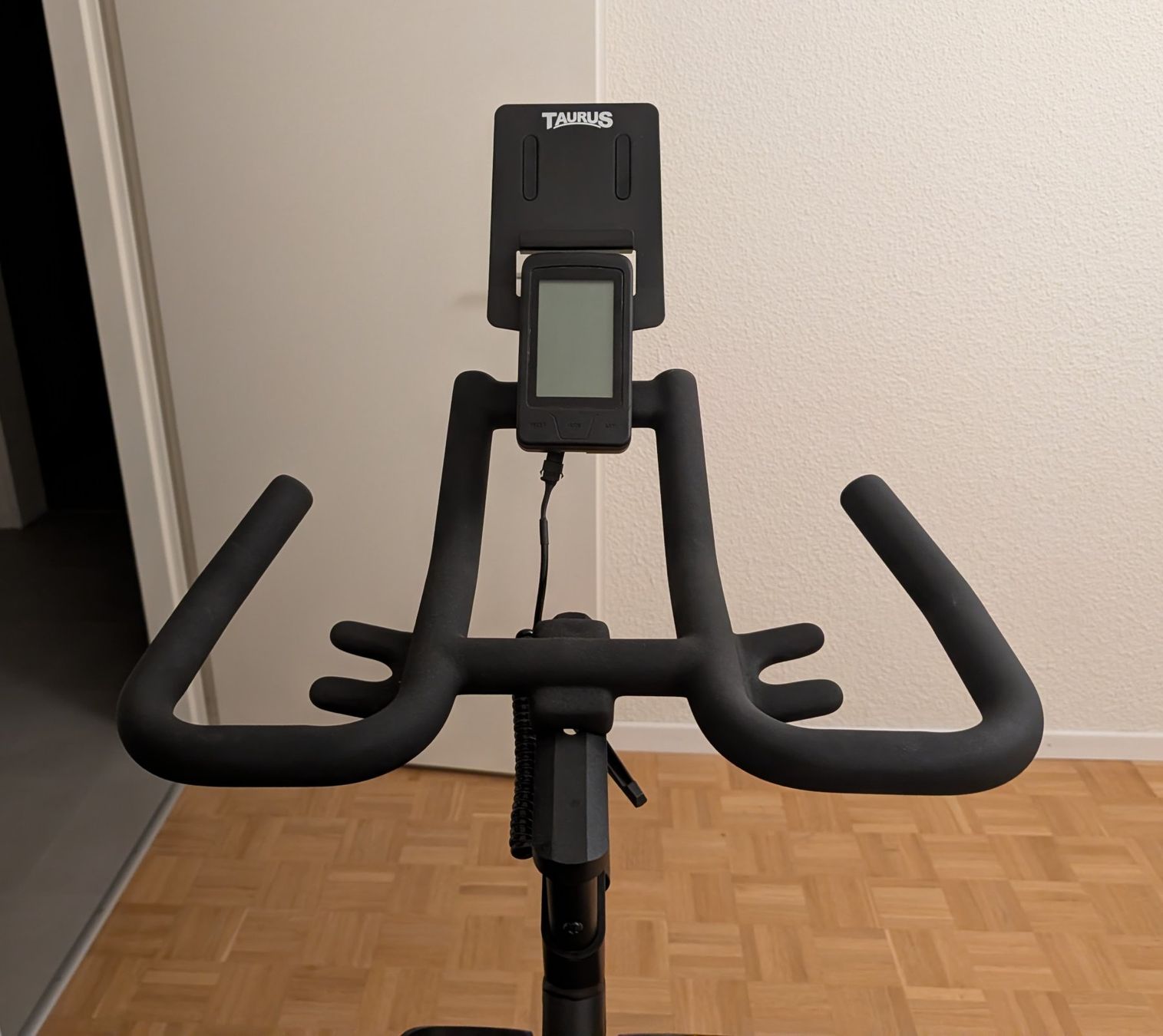 Taurus Hometrainer: Taurus IC70 Smart Indoor Cycle schwarz gebraucht – Usato da Zürich venduto da glo_8zpg 1