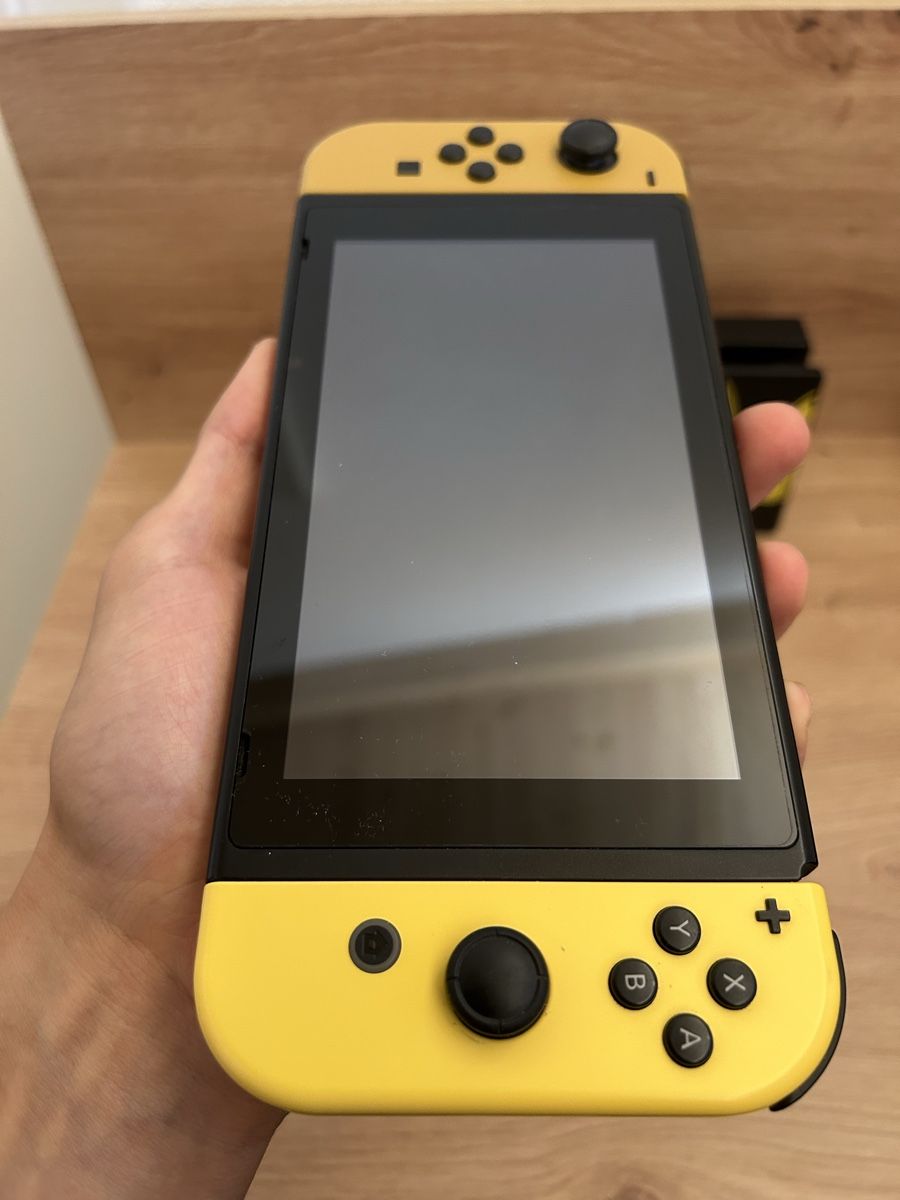 Nintendo Console: Nintendo Switch Pikachu – Usato da Osogna venduto da Emergencychips 2