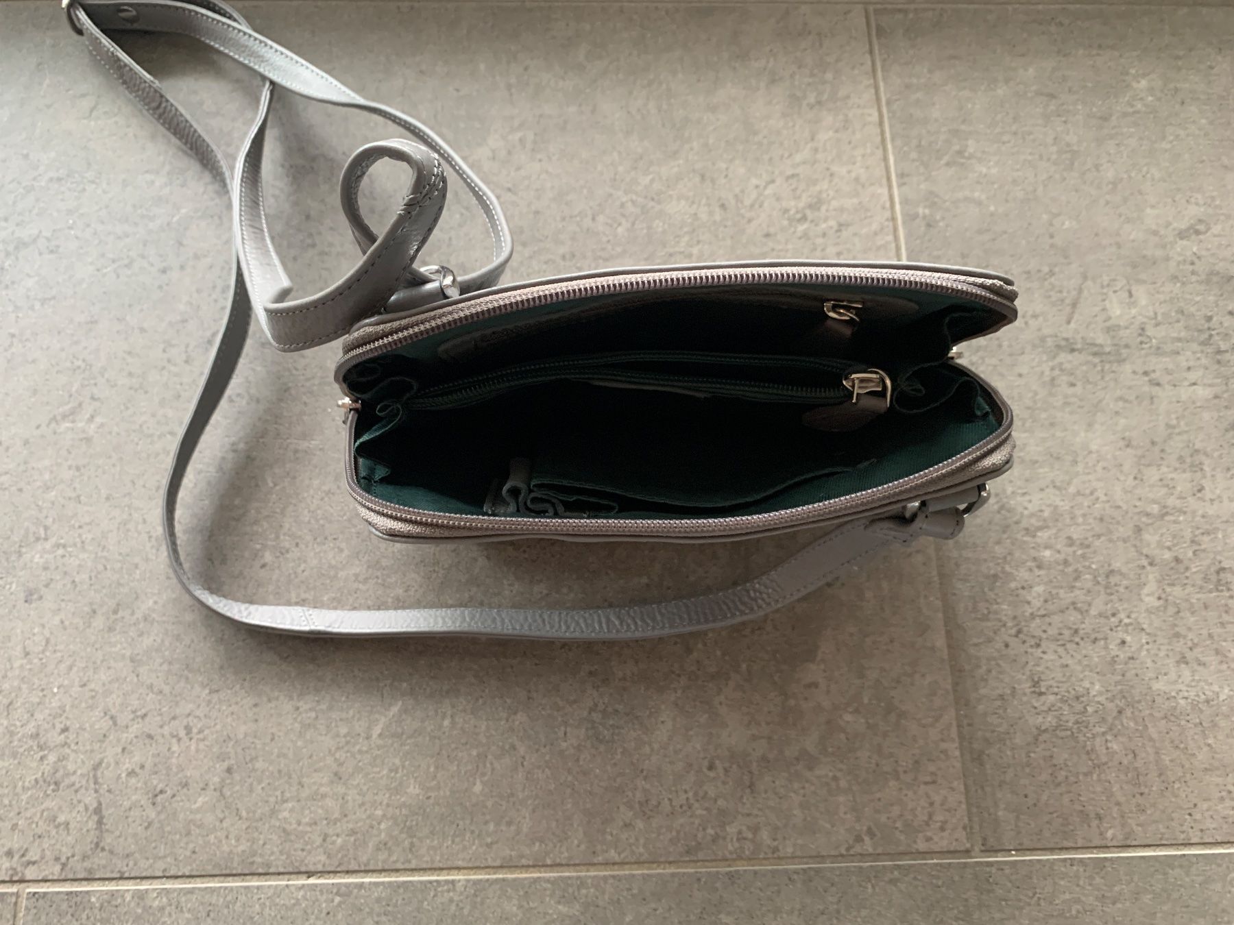 Borse da donna: NIKA Handtasche, hellgrau, Top Zustand! – Usato da Bonstetten venduto da cerberusdvd 2