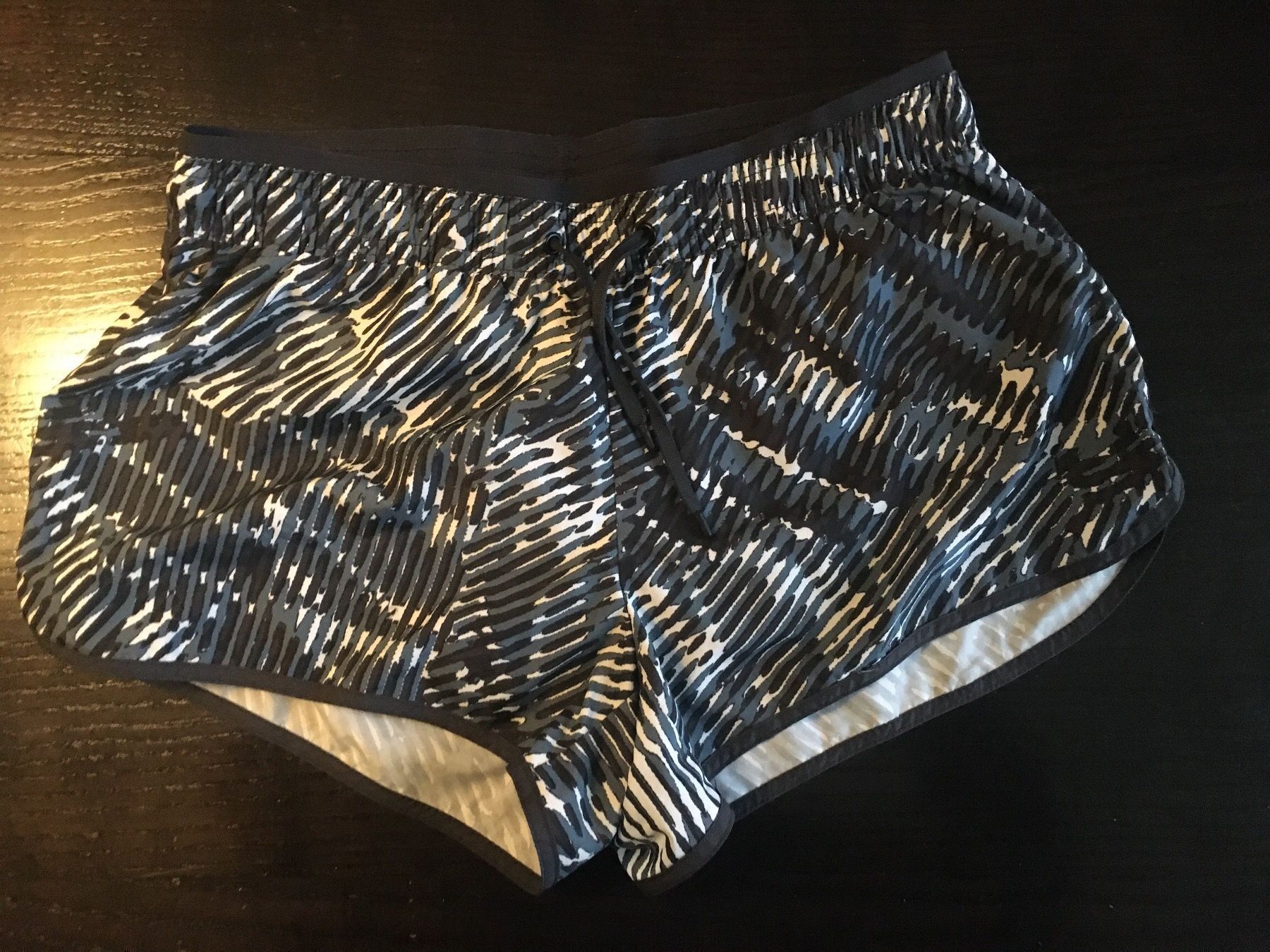 H&M Pantaloni: Shorts – Usato da Luzern venduto da Willimaus