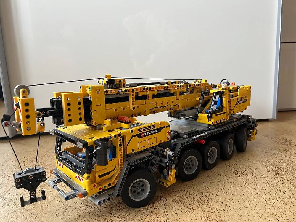 Best HD Pictures about  Lego Technic Schwerlastkran  with No AI Images
