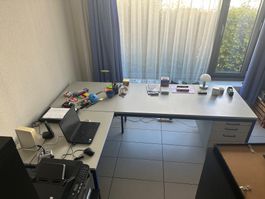 Grosser Eckschreibtisch / Büropult sehr guter Zustand