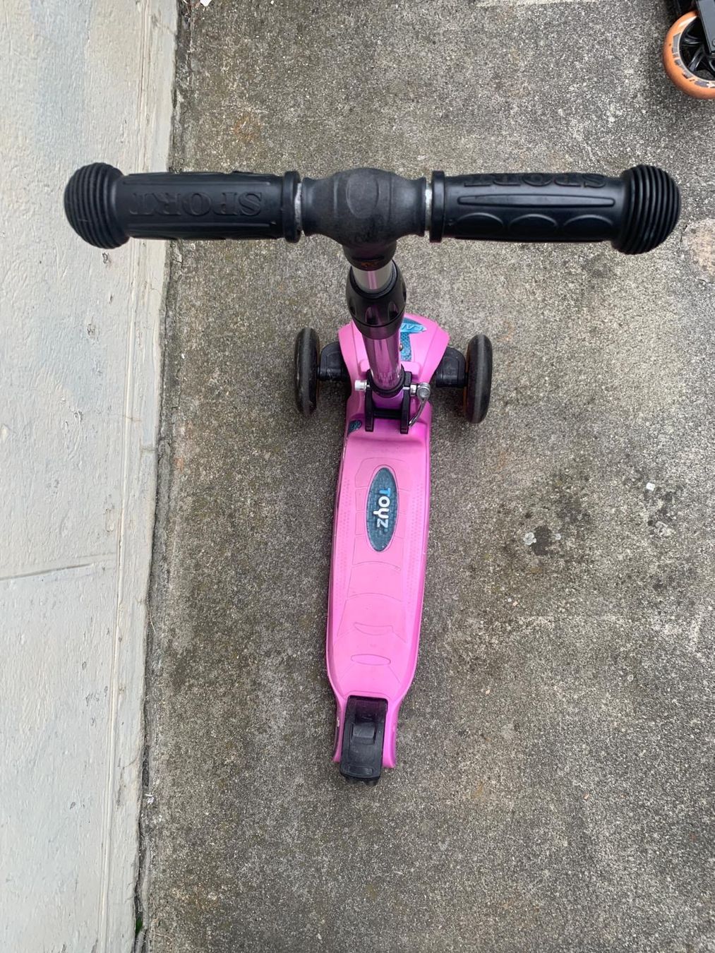 Kickboard: Dreirad Roller Kickboard Trottinette mit Leuchträdern – Gebraucht aus Bern von malefant116 4