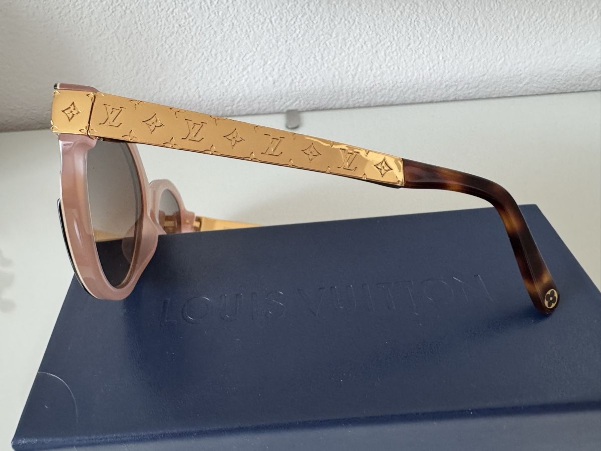 Louis Vuitton Occhiali & Lenti: Louis Vuitton Sonnenbrille – Nuovo (secondo la descrizione) da Nänikon venduto da Belle1605 1
