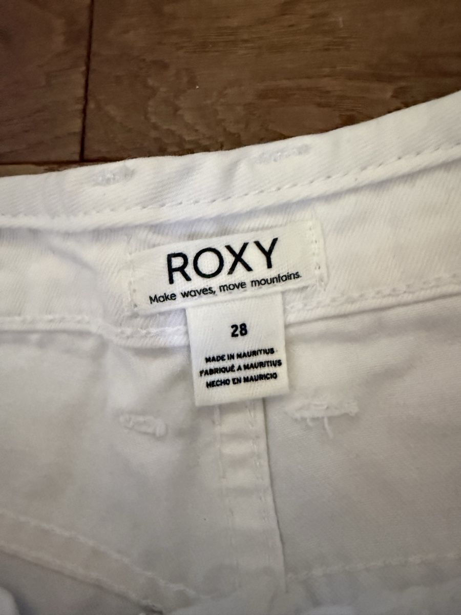 Roxy Pantaloni: Short Roxy dès CHF 1.- – Nuovo (secondo la descrizione) da Commugny venduto da Flamantrose77 3