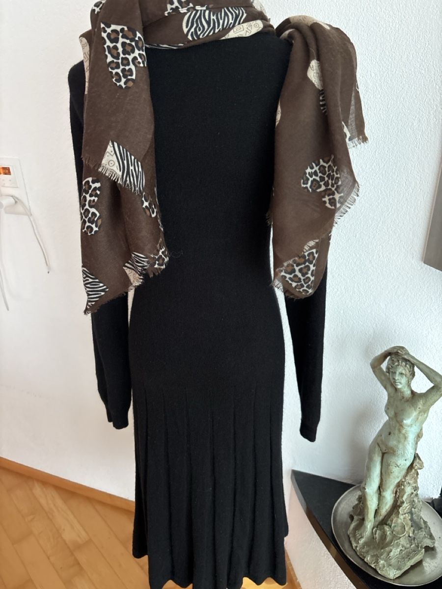 Kleider: Cashmere Collection Kleid Grösse M – Gebraucht aus Embrach von Dmoney 2