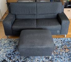 Hochwertiges Ponsel Sofa mit passendem Hocker.