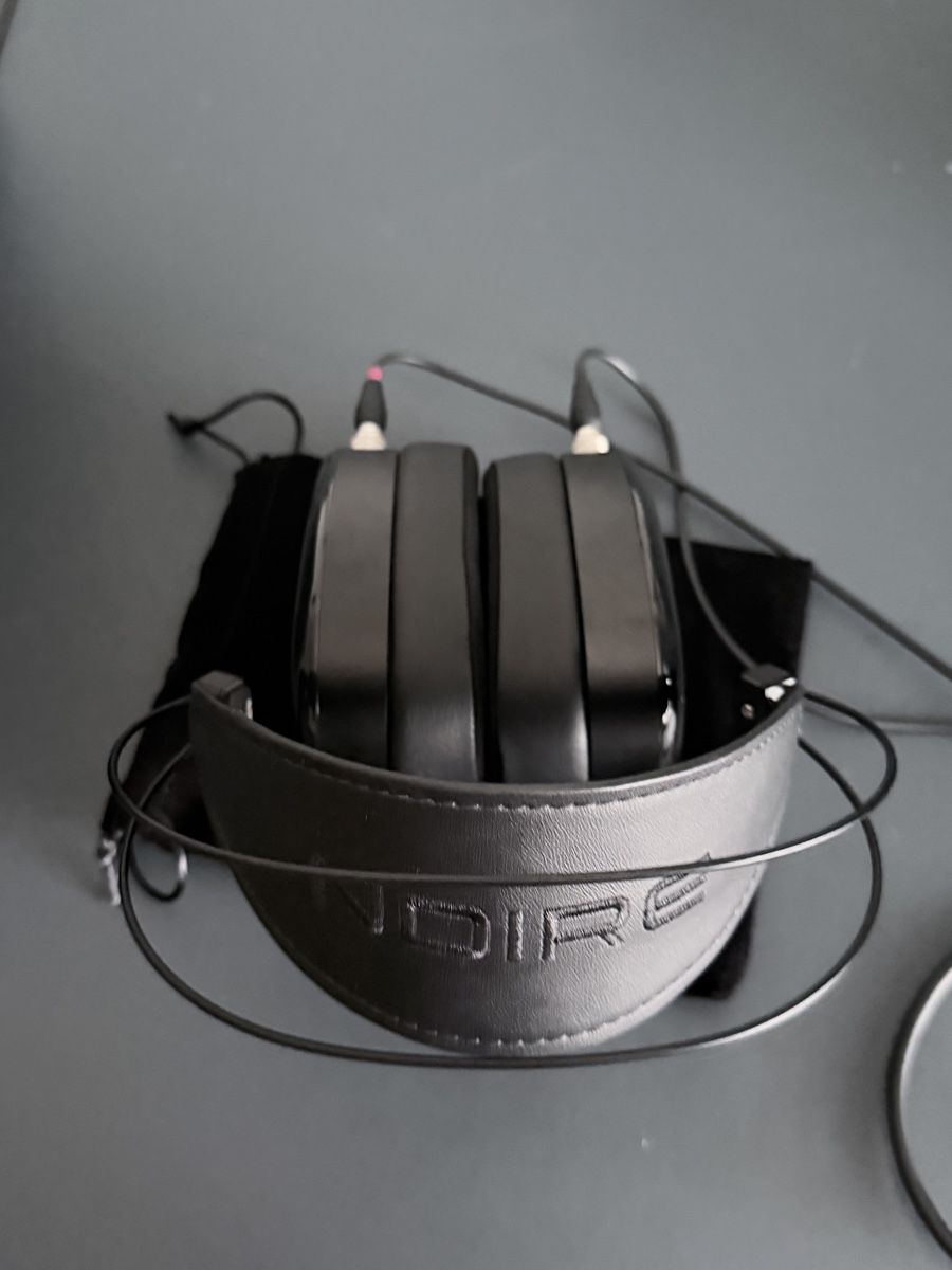 Cuffie: Dan Clark Noir X Closed – Usato da Zürich venduto da arb_9qhc 5
