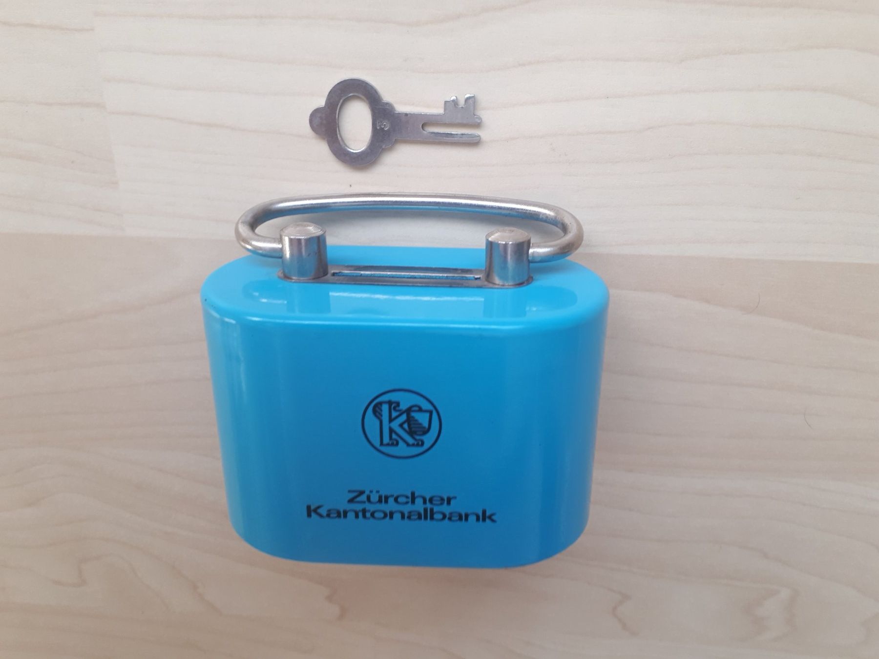 Salvadanai: Altes Blech Kässeli ZKB mit Schlüssel – Usato da Dürnten venduto da kuh_7mdq