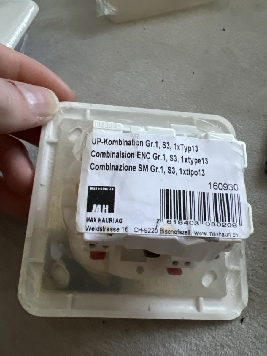 Interruttori: Schalter Steckdose Kombination Neu OVP – Nuovo e nell'imballaggio originale da Lengnau AG venduto da Berni725 1