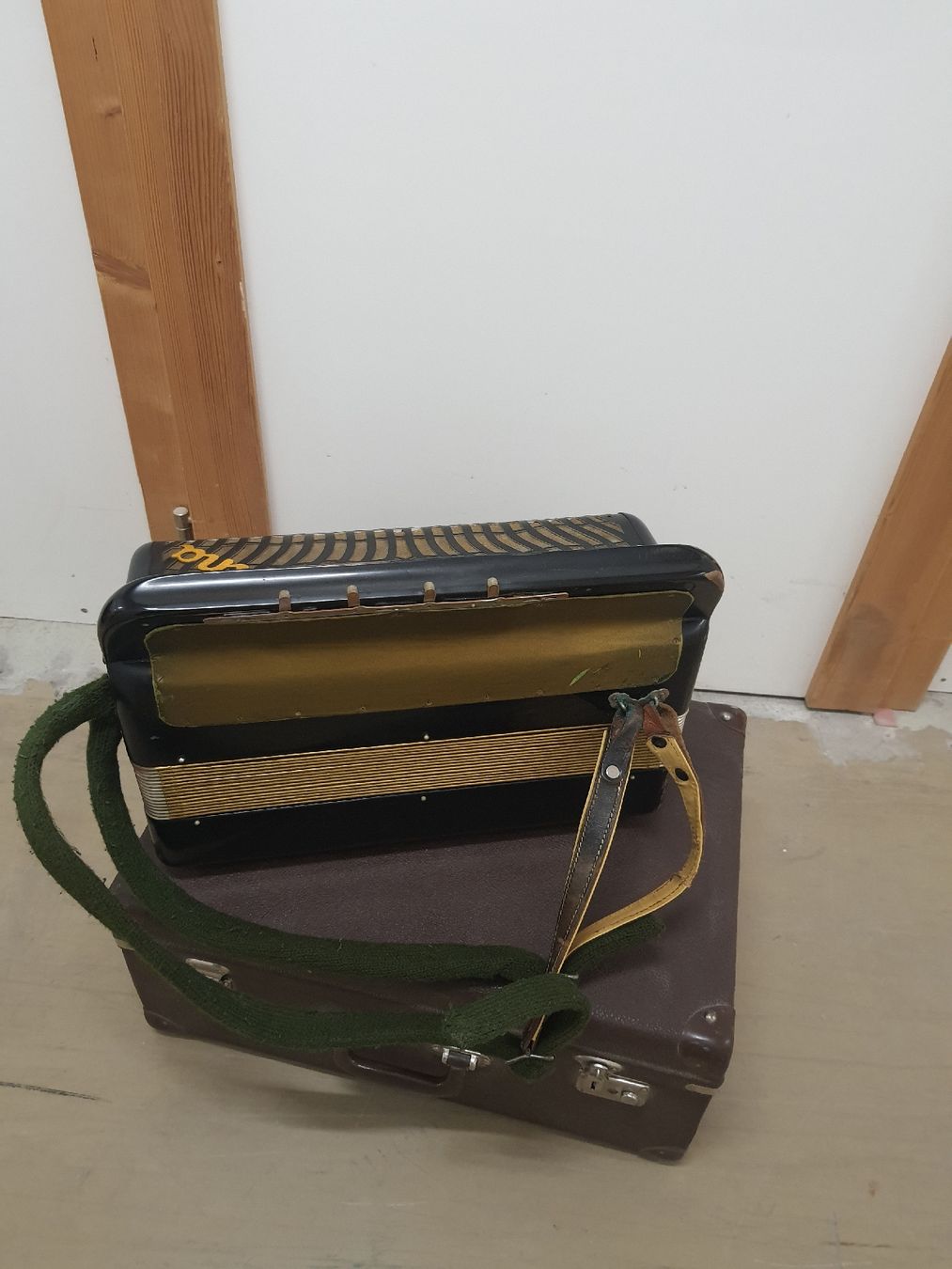 Record Musikinstrumente: accordéon Record à restaurer  – Gebraucht aus Pont-de-la-Morge von Mirabelle0 3
