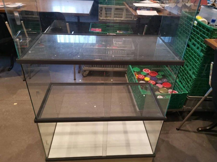 Vitrinen: Ausstellungsvitrine – Gebraucht aus St. Margrethen SG von tribeli98 2