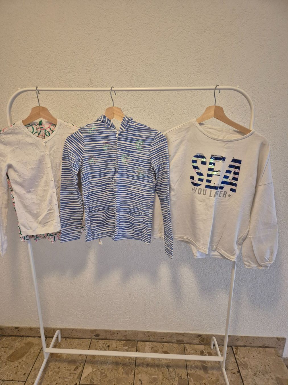 Lotti & Set di vestiti: Kleiderpaket, 8 Pullis, Mädchen 11-12 Jr. – Usato da Rieden AG venduto da Lapca 1