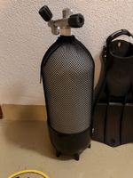 Tauchausrüstung Set: Flasche, Lungenautomat, Flossen, Messer