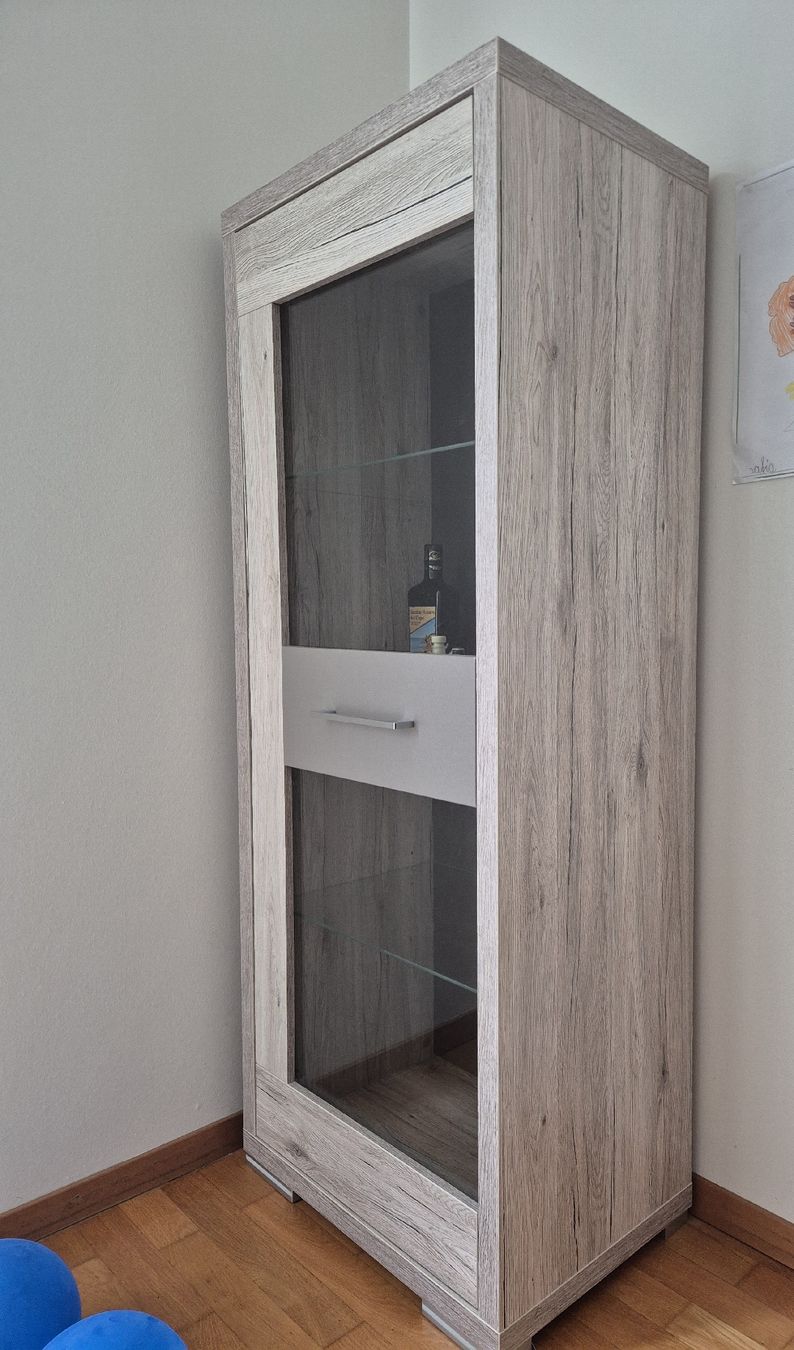 Vitrinen: Vitrinenschrank – Gebraucht aus Zürich von elenoirecb 1
