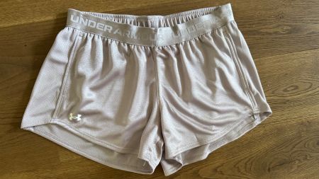 Luftige Under Armour Damen Fitnessshorts Gr. S - NEU