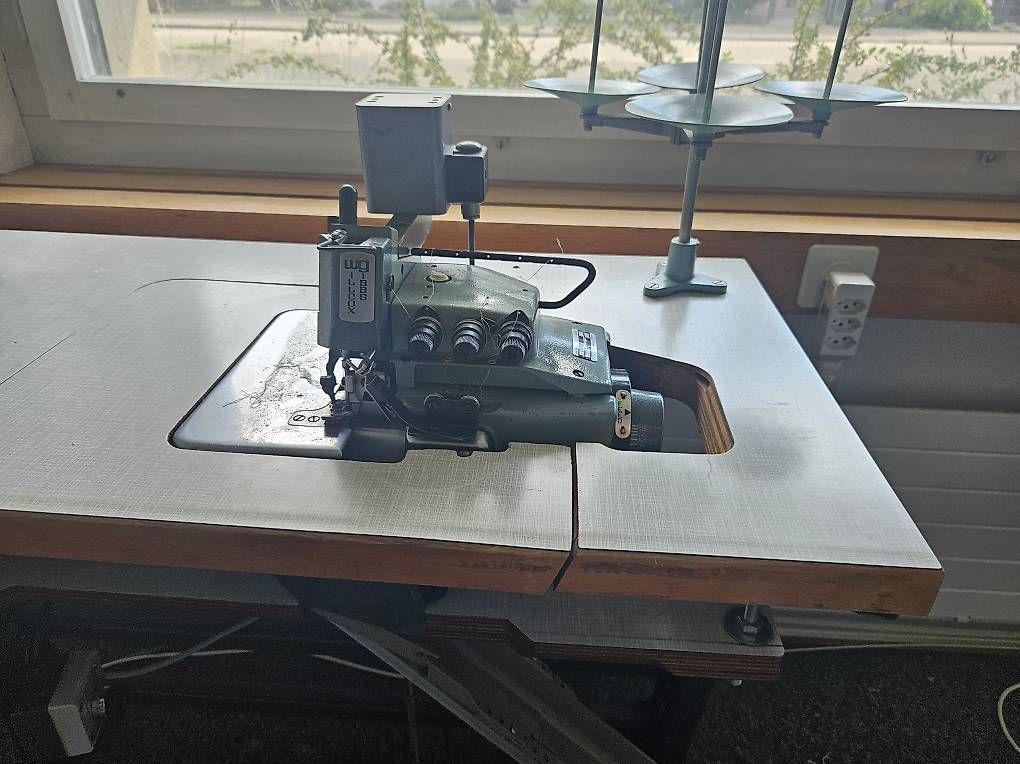Macchine da cucire: Overlock nähmaschine – Usato da Solothurn venduto da amelie_ladina 2