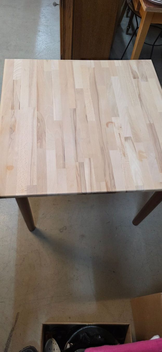 Tavoli: Holztisch, Beistelltisch klein, quadratisch, – Usato da Wittenbach venduto da gruezi-schwiz 1