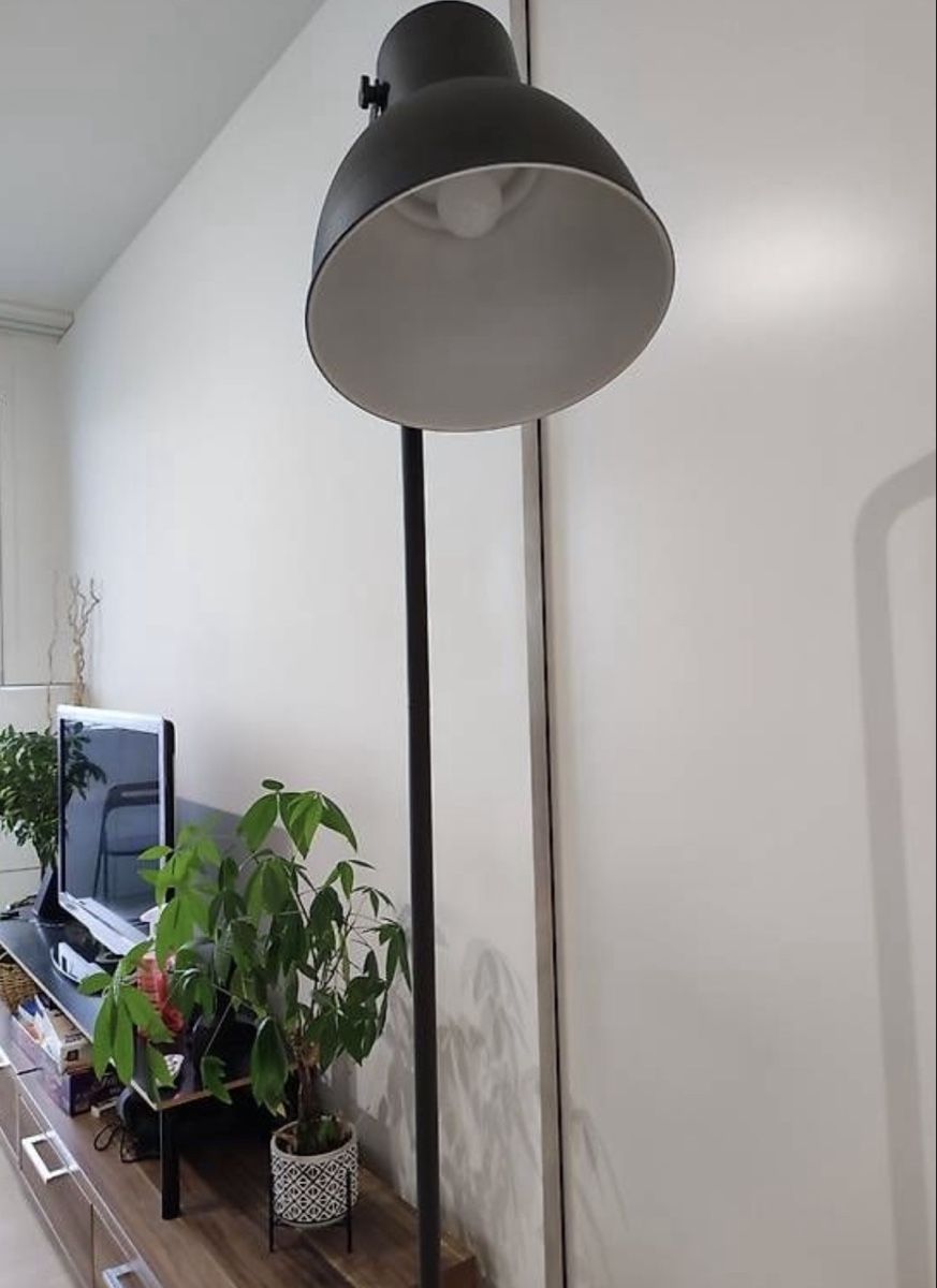 Lampade: Floor lamp black adjustable head used condition – Usato da Genolier venduto da adr_rph7 2