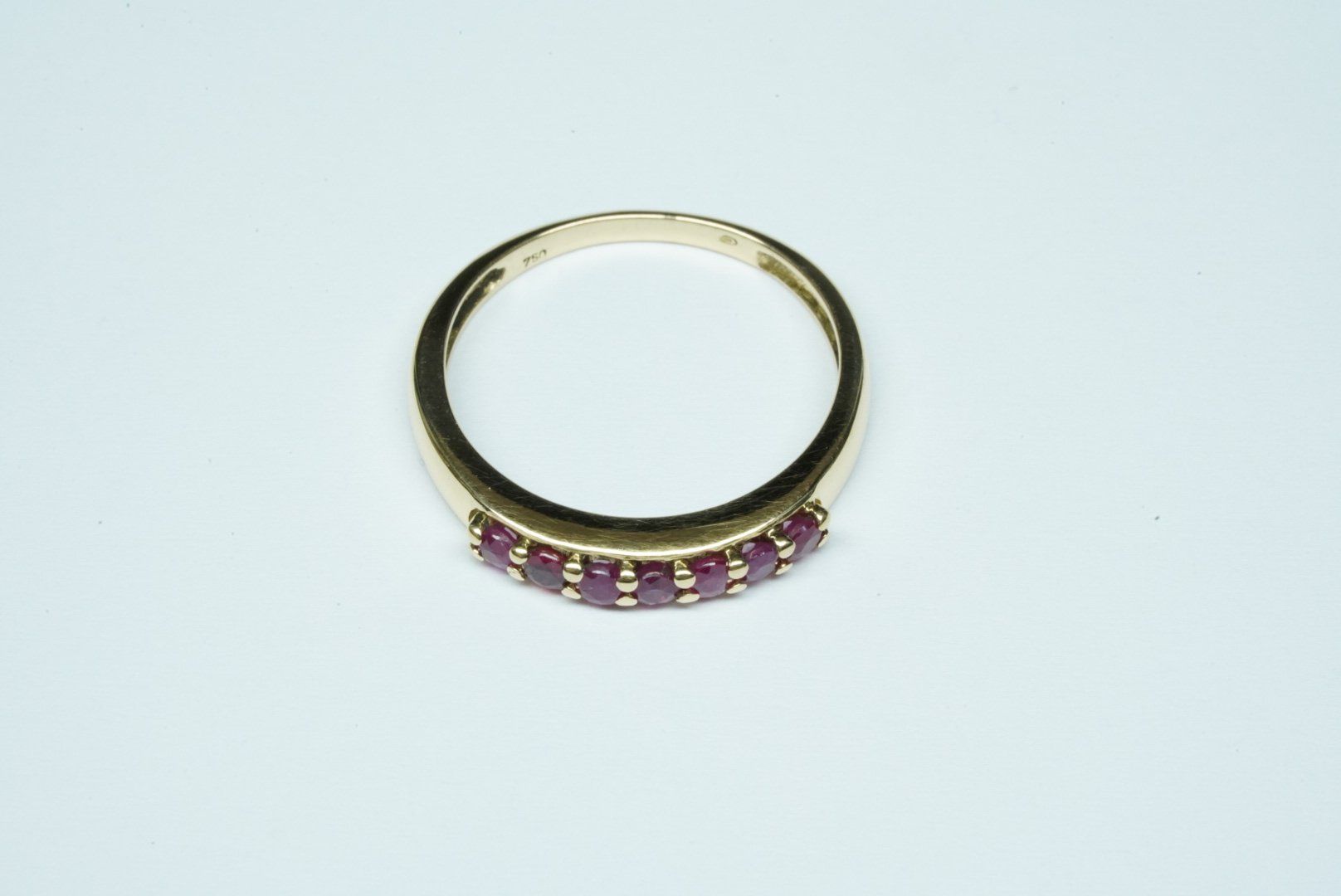 Ringe: Fingerring 18k Gelbgold mit Rubinen – Gebraucht aus Bülach von Re-Jewelled 4
