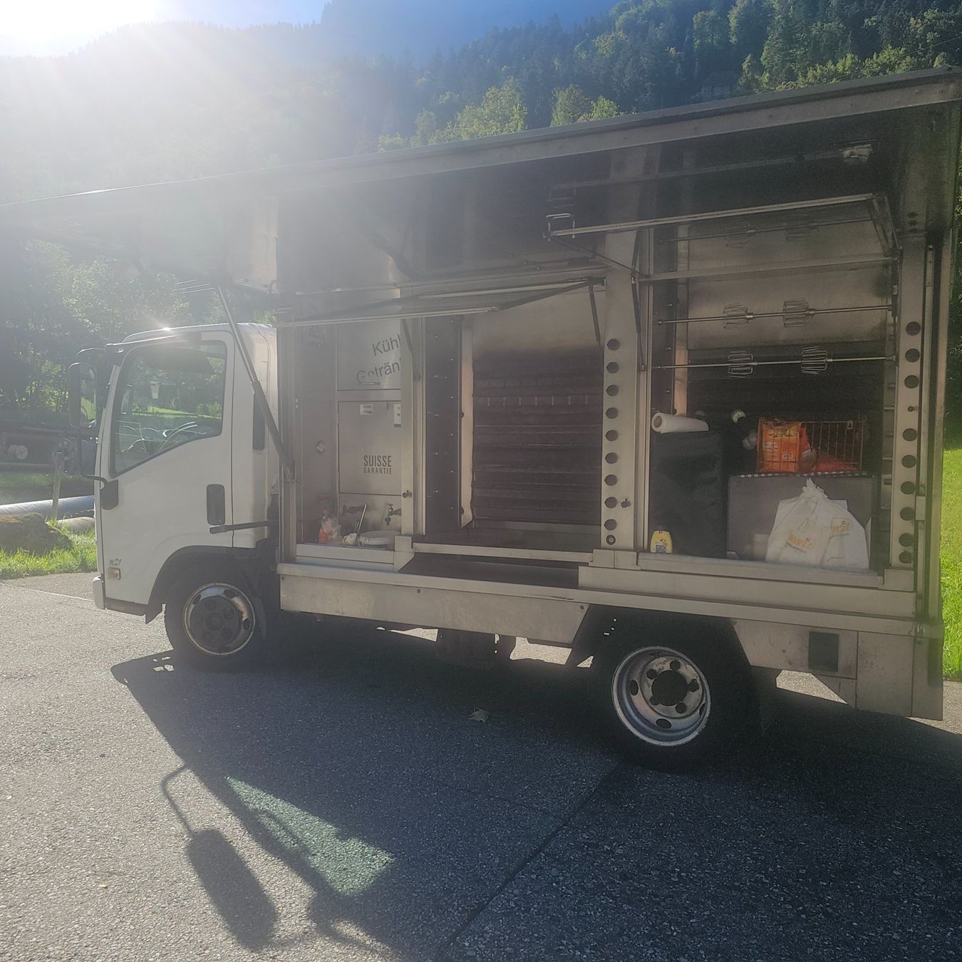 Isuzu Veicoli commerciali: Mobiler Güggeligrill Isuzu – Usato da Lütschental venduto da maliwan2007 2